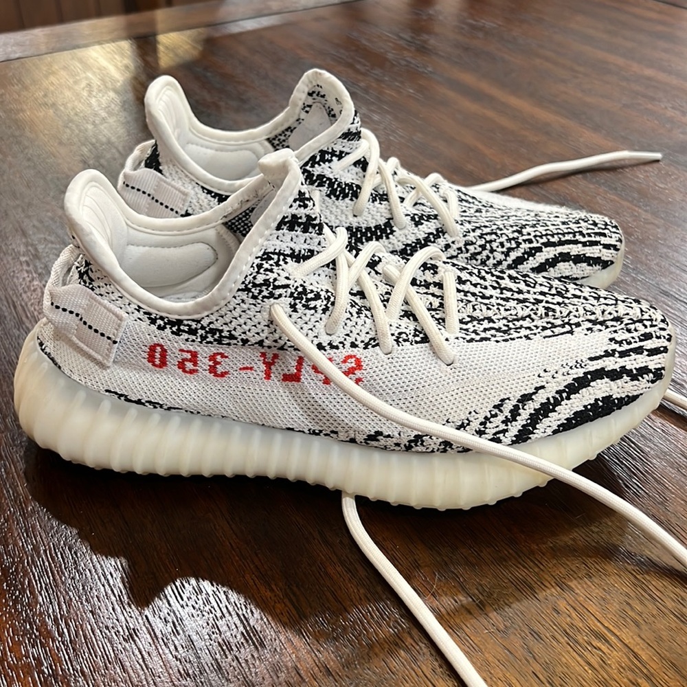 YEEZY BOOST 350 V2 Zebra
